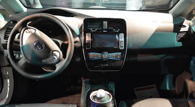 interior nissan leaf
