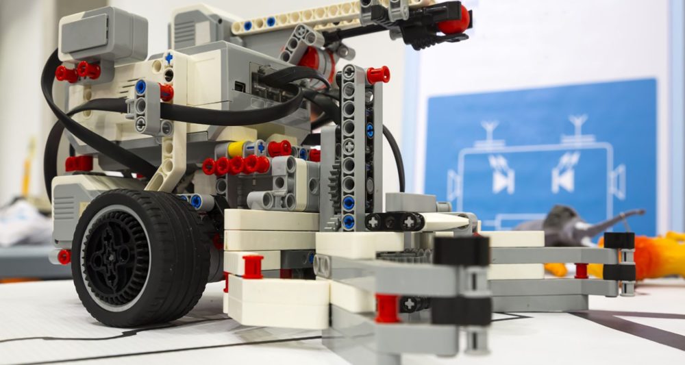 robot lego Antonio Argomiz scaled