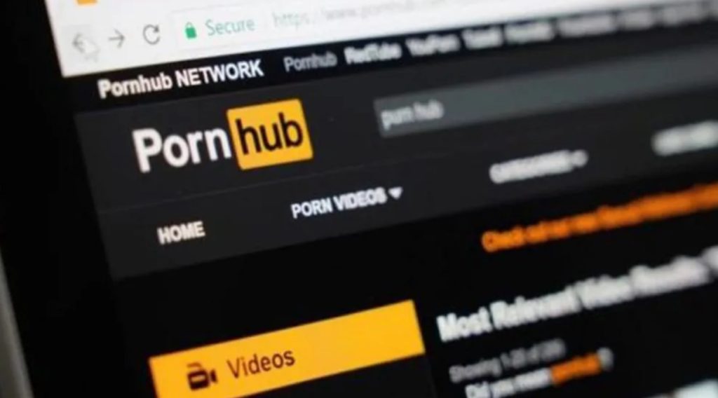 Pornhub t scaled