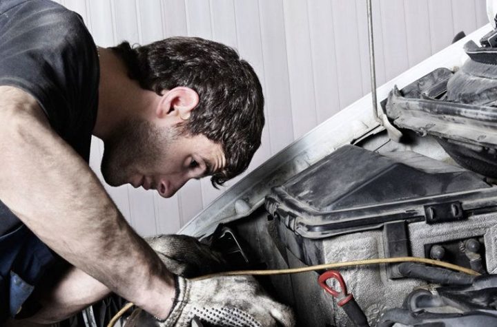 ¿Qué líquidos debes revisar en tu auto antes de salir a carretera?