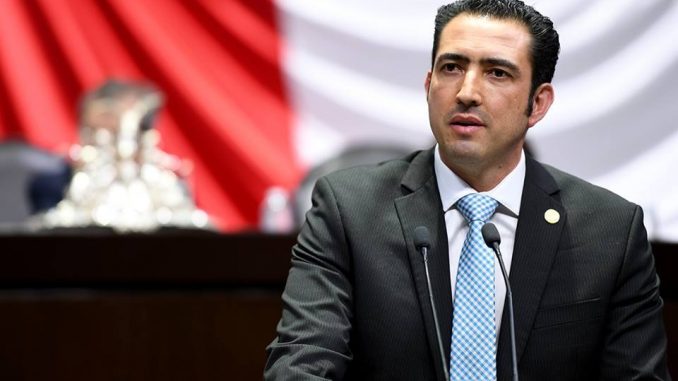 legislador Riggs Baeza